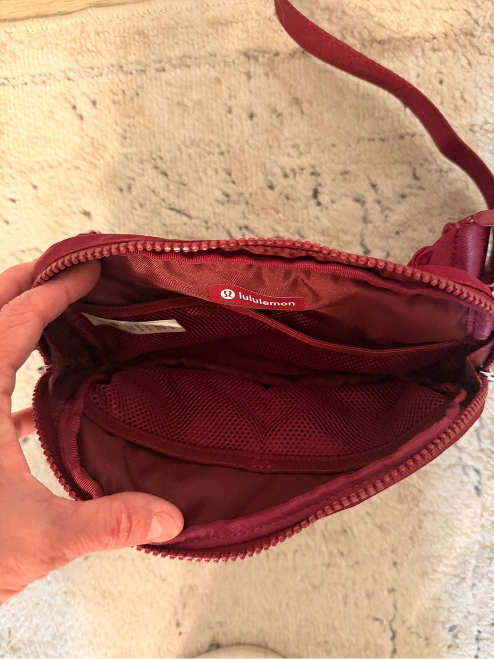 Lululemon Everywhere Belt Bag Large 2L Burgundy Wine - Picture 4 of 5